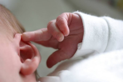 Waspada, Bau Telinga Si Kecil Tanda Infeksi